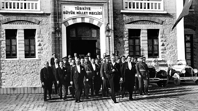 Türkiye Cumhuriyeti 102 yaşında