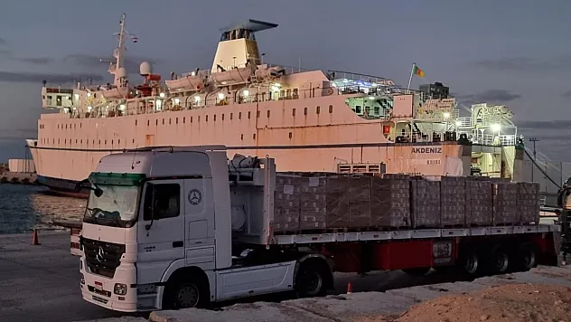 Türkiye'den 25 insani yardım tırı Gazze'ye hareket etti