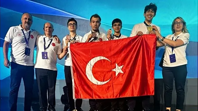 Türkiye'den Nükleer Bilim Olimpiyatı'nda Tarihi Başarı: İlk Katılımda 4 Madalya!