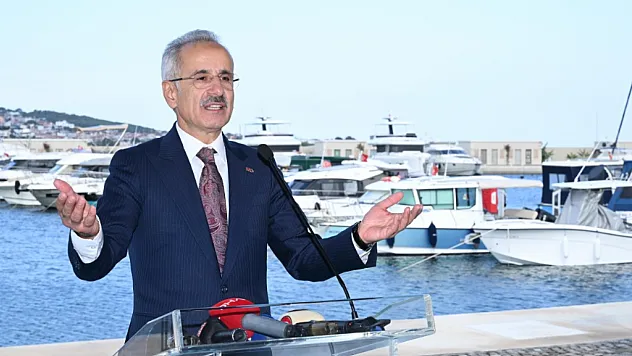 Türkiye'nin Denizlerdeki yeni gücü UAB MAVİ VATAN suya indirildi