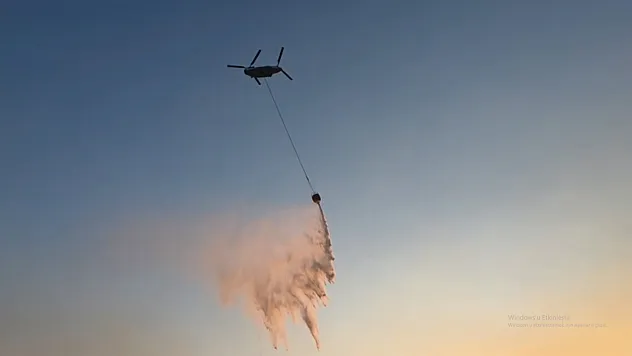 Türkiye'nin en büyük yangın söndürme helikopteri alevlerle mücadelede