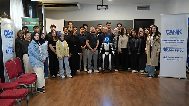 Türkiye'nin İlk Nüfusa Kayıtlı Robotu CANİKMAN öğrencilerle buluştu