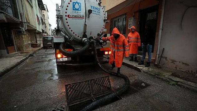 Turuncu Alarm Altındaki İzmir'de Kuvvetli Sağanak Etkili Oldu