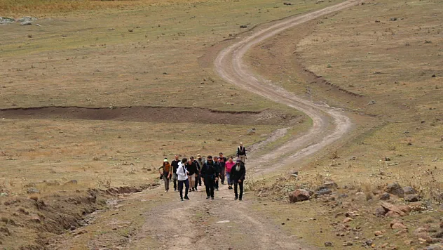 Üç ilin kesiştiği noktada 15 kilometrelik doğa yürüyüşü