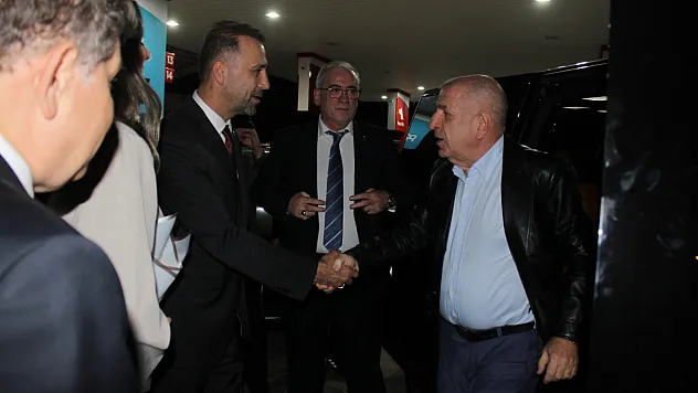 Ümit Özdağ'a coşkulu karşılama