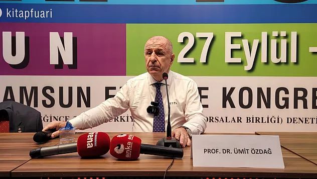 Ümit Özdağ Samsun'da kitap fuarında konuştu