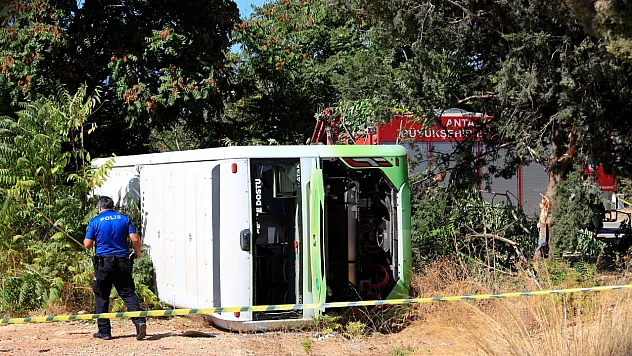 Üniversite İçinde Feci Kaza: Ring Otobüsü Devrildi, Şoför Öldü