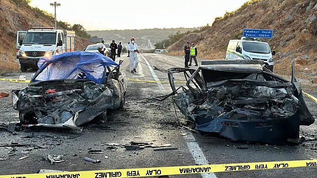 Üniversite kaydı için yola çıkan aile yanarak can verdi