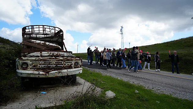 Üniversiteliler Atatürk'ün izinde Kurtuluş Yolu'nu adımladı