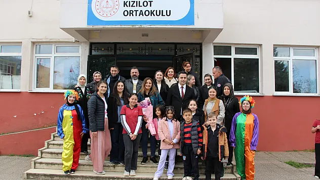 Üniversitelilerden miniklere kitap köprüsü: Çarşamba'da bayram şenliği!