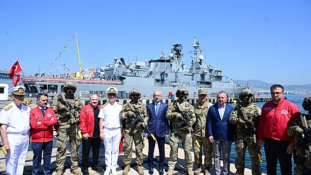 Uraloğlu, TEKNOFEST Mavi Vatan'da TCG Savarona'yı gezdi