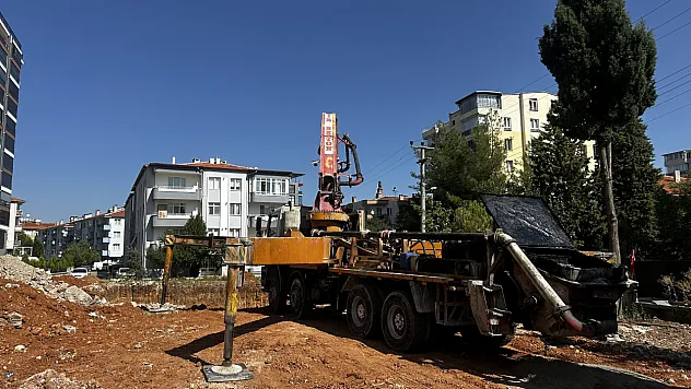 Uşak'ta Beton Pompası Kazası: 2 İşçi Yaralandı