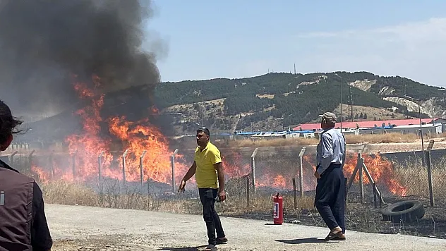 Vatandaşların erken müdahalesi ile yangın büyümeden söndürüldü