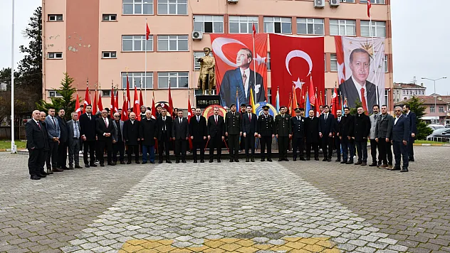 Vezirköprü'de Çanakkale ruhu yaşatıldı: Anıt önünde saygı duruşu