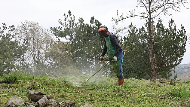 Vezirköprü'de mezarlıklar bayrama hazırlanıyor