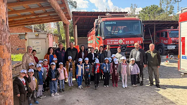 Vezirköprü'de minikler fidan dikerek doğayla buluştu