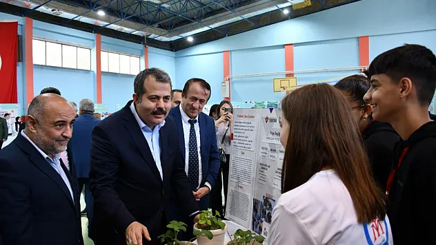Vezirköprü'de Öğrencilerden Bilim Şöleni: TÜBİTAK Fuarına Yoğun İlgi