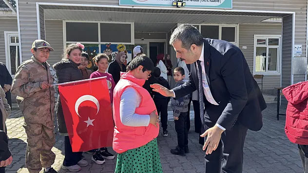 Vezirköprü'de özel öğrencilerden İstiklal Marşı programı
