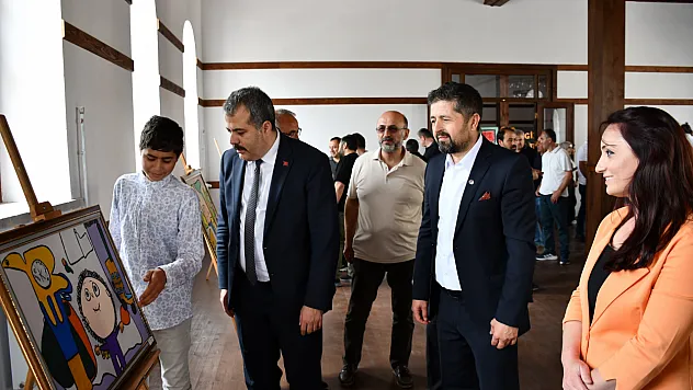 Vezirköprü'de yıl sonu karma resim sergisi törenle açıldı