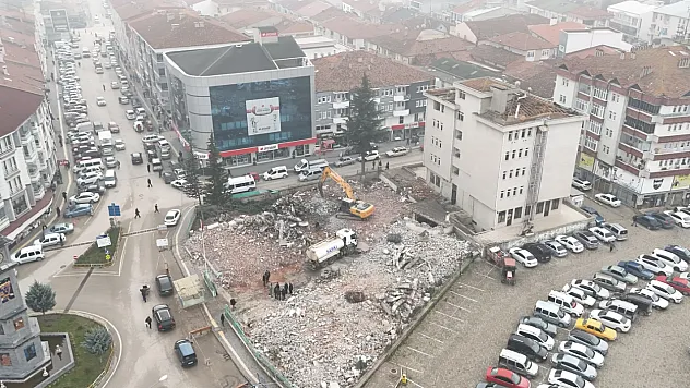 Vezirköprü'nün Çehresi Değişiyor: Meydan ve Otopark İçin İlk Kazma