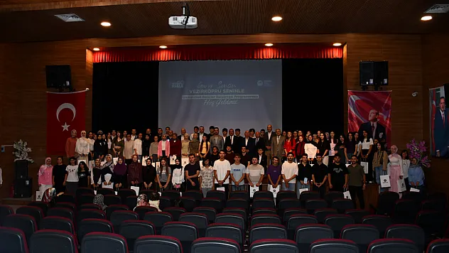 Vezirköprü üniversiteyi kazanan gençlerini gururla uğurladı