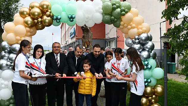 Vezirköprü YBO'da bilim heyecanı: 16 proje görücüye çıktı