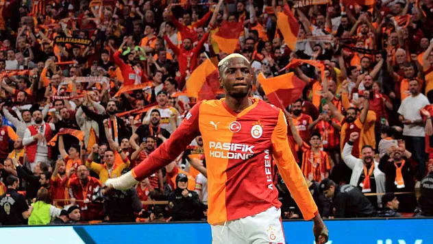 Victor Osimhen bu sezonki 20. golünü attı