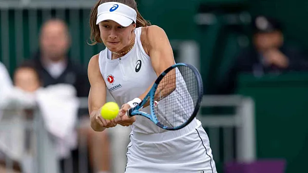 Wimbledon'a 3. turda veda etti