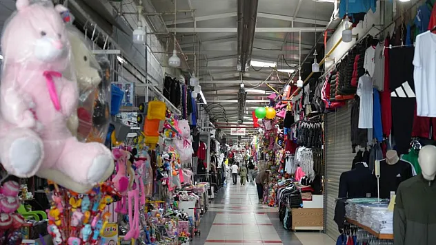 Yabancılar çarşısı hiç olmadığı kadar gurbetçi bekliyor