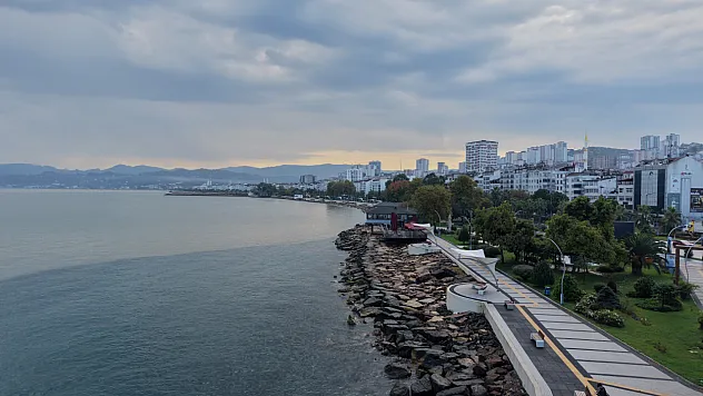 Yağışların ardından Karadeniz'in rengi değişti