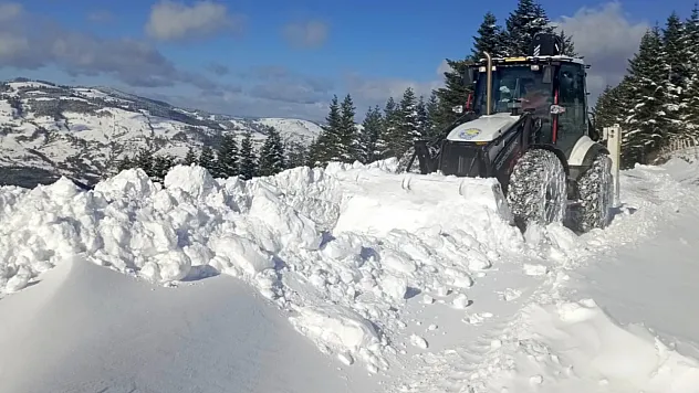 Yakakent'te karla mücadele aralıksız devam ediyor