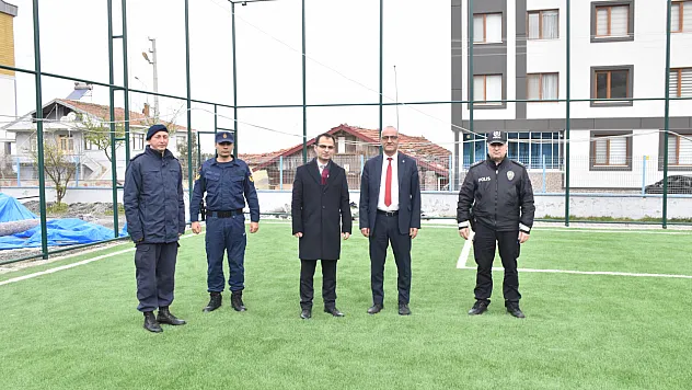 Yakakent'te spor yatırımları saha incelemesinde