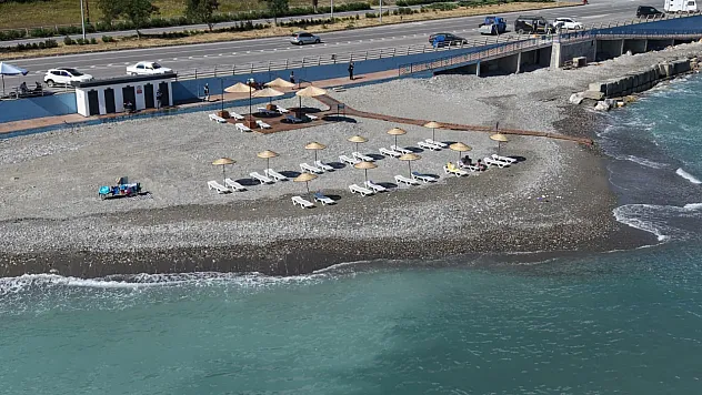 Yakakent'teki Zilfansuyu Halk Plajı mavi bayrak aldı