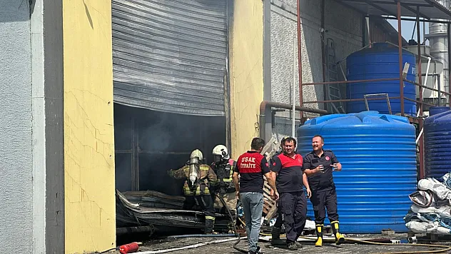 Yalıtım malzemeleri üreten fabrikada çıkan yangın söndürüldü