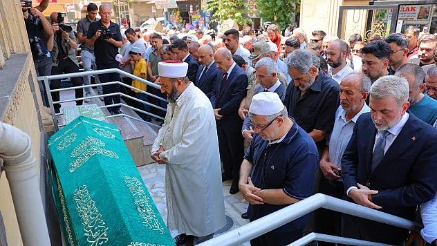 Yangında ölen anne ve 3,5 aylık oğlu toprağa verildi