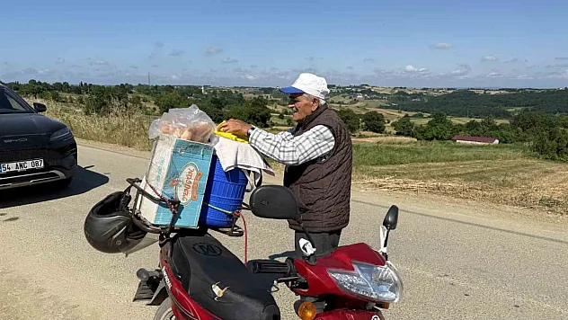 Yarım asırdan fazladır köy köy gezerek dondurma satıyor