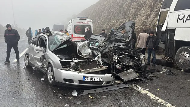 Yasaklı 'U' dönüşü zincirleme kazaya neden oldu