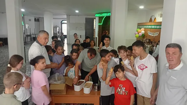 Yaz Kur'an kursu öğrencilerine dondurma sürprizi