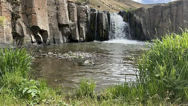 Yıldızlı Şelalesi doğasıyla kendine hayran bırakıyor