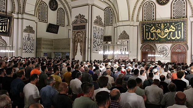 Yılın Son Kandili: Mevlid Kandili'nde Oruç ve İbadetler