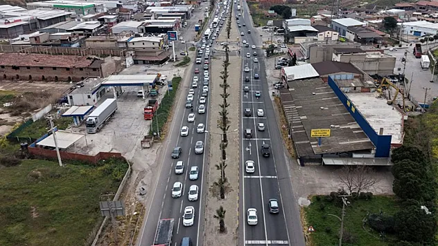 Yollarda bayram öncesi trafik yoğunluğu sürüyor