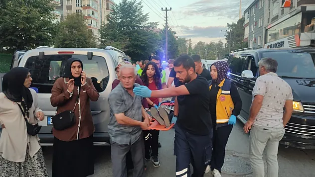 Yolun Karşısına Geçmek İsteyen Kadına Araç Çarptı