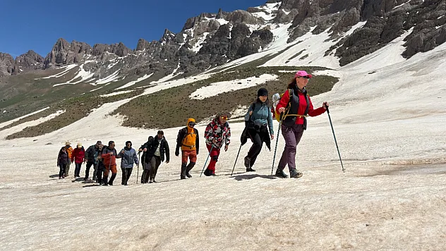 Yüksekova'nın saklı doğa hazineleri keşfediliyor