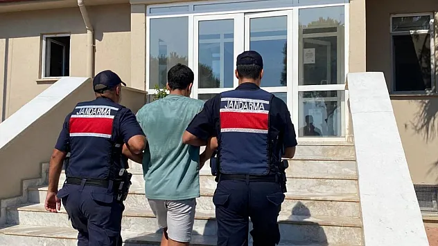 Yunanistan'a yüzerek geçmek istedi