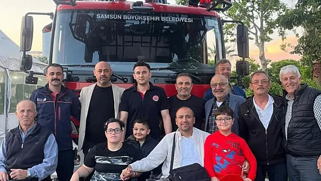 Yuvasından düşen kargaya itfaiye ve vatandaşlardan şefkat eli