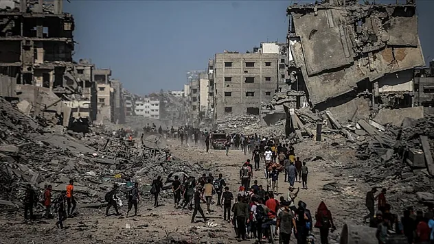 Yüz binlerce Filistinli evlerine dönüyor