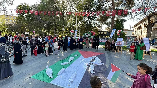 Yüzlerce kişi Gazze için yürüdü