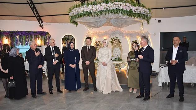 Yüzükler takıldı, nişan yapıldı | Beyza Nur ve Mustafa evliliğe ilk adımı attı