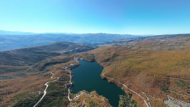 Zinav Gölü mest ediyor