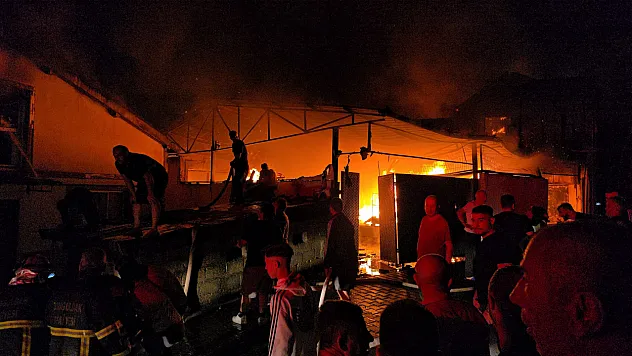 Zonguldak'ta patlama sonrası çıkan yangın 4 evi küle çevirdi